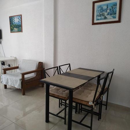 1 Bedroom Apartment Lárnaka Szoba fotó